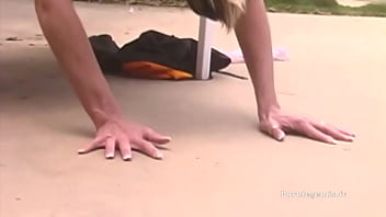 Preview 3 of Tgirl Sadie Hawkins Creampie - Nicole Sheridan suce la bite de son homme au bord de la piscine avant de se faire baiser durement