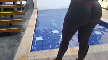 Preview 1 of Pusyvid - Un d&iacute_a de piscina con mi vecina culona