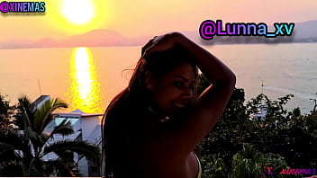 Preview 1 of Fierst Ass - Galera curtindo a praia e a gente fudendo na varanda ,  vendo daqui de casa - Lucao e Lunna Vaz