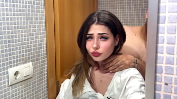 Preview 3 of Cheerleader Rape Lesbian Virgin - En el ba&ntilde_o follo al amigo de mi novio y se corre dentro de mi,  que caliente esta el semen