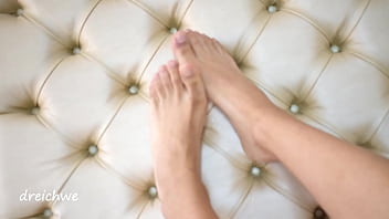 Preview 4 of Jp Flasher Com - Feet in elegant back