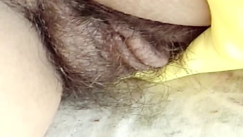 Preview 4 of Main Dengan Janda Ganas - The hairy pussies in the foreground of my Latina wife,  her and her teenage niece very excited,  want to be fucked by big and thick cocks