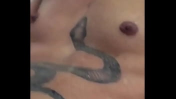 Preview 4 of Mature Seduces Delivery Boy - Menin&atilde_o gozou t&atilde_o gostoso na minha cara que me gozei toda sentindo o doce do leite dele - completo no xvideosred
