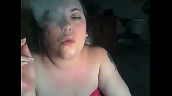 Preview 2 of Sekreter Lesbien - BBW Tina Snua Smoking A Filterless Cigarette With Wet Hair