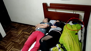 Preview 4 of Sister Reap Sex Force Bro - Le fui infiel a mi esposa cuando su mejor amiga viene ala casa y se queda a dormir en la misma cama Es una fantas&iacute_a que todos los hombre queremos cumplir QUE BUENA COJIDA LE DI