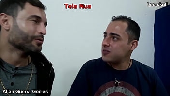 Preview 4 of Schwarz Dr - leo Skull bate um papo com Allan Guerra Gomes no set de grava&ccedil_&atilde_o do Tela nua