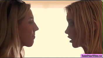 Preview 3 of Porno Lesbiennes - Chloe and Val enjoys doing scissor sex