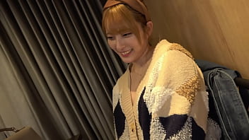 Preview 1 of Owsm Sexii Video - https://bit.ly/3whvh8g　ハメ撮り　Gカップでエロいお尻に女子大生。金髪ギャルとハメ撮りSEX。エロ過ぎるフェラがたまらない。肉厚マンコに激しいピストン。撮られていることを忘れて絶頂！(1)色白美肌に映える深紅の乳輪(2)肉厚デカ尻に激ピス中出し(3)お風呂でフェラ&amp_パイズリ