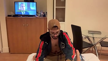 Preview 1 of Sluts Fight - MARCOS GOIANO FODEU O RABO DO PASSIVO EM LONDRES @OLIVERHUNTXXX. TWINK ESTAVA COM TES&Atilde_O NO RABO E FICOU DE QUATRO PRA LEVAR PICA