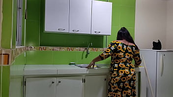 Preview 1 of Brazzers Exxtra 2017 - Madrastra esta porque mi papa no se la folla como ella necesita Su Hijastro Fue a la cocina para ayudarla y termina fall&aacute_ndola como ella mas le gusta