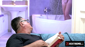 Preview 1 of Porta Glory Whole - 21 SEXTREME - Freshly Showered Blonde Polishes Off Cock During An Oral Creampie