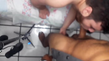 Preview 2 of Moms Dad Xxx - TBT Uber Dotado Viu Meu Rab&atilde_o e Ficou de Pau duro no Carro (COMPLETO NO XV RED E SHEER) pediu pra eu passar a marcha mas era o pau dele,  pau grande e grosso me levou pra casa e me fodeu escondido