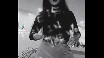 Preview 1 of Sanny Lyooon - Que clavada le meten a esta flaquita paisa