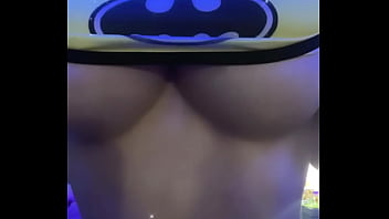 Preview 2 of Big Man Fack - Danyan mostrando las tetas