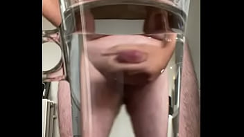 Preview 1 of Morning Joy Xxx Video - Spuiten onder water