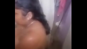 Preview 3 of Aliera Ferriar - Mi. Vieja en la ducha