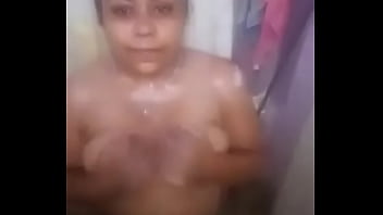 Preview 4 of Aliera Ferriar - Mi. Vieja en la ducha