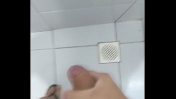 Preview 2 of Kemberly Xnxx Video 2017 - Gozando muito no banheiro.