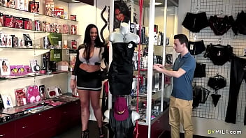 Preview 1 of Gratis Wwwxxx - Shy boy entered into a sex shop and meet the naughty MILF Simony Diamond