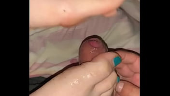 Preview 4 of Milf Solo Masturbation Orgasm - Le gusta jugar con mi pene parte 2