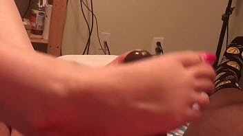 Preview 2 of Mala Sex Vedio - Farrah milks my cock with her amazing feet