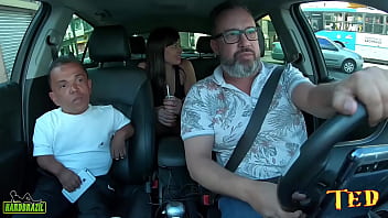 Preview 3 of Jordi El Nino Polla Sex With Mom - O an&atilde_o da pra&ccedil_a &eacute_ nossa entra na carona e n&atilde_o resiste a bunda da Pamela Pantera - Zezinho Teves