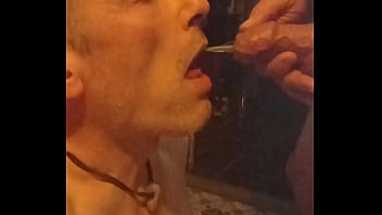 Preview 2 of School Girllsex Video 3gp - S&eacute_bastien boit sa ration de pipi