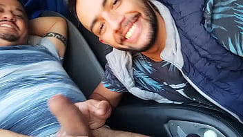 Preview 3 of Little Sex Hard - Mamando o cara que estava do meu lado no bus&atilde_o - COMPLETO NO RED