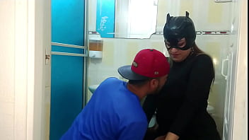 Preview 1 of Hijab Desk Female - Esta Se&ntilde_ora Tiene 42 A&ntilde_os De Edad Es La Madre De Uno De Mis Amigos La Convenc&iacute_ Y Terminamos Teniendo Sexo En El Ba&ntilde_o
