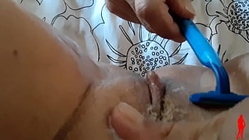 Preview 1 of Borwap Ibu - shaving with fingers in my pussy