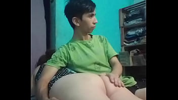 Preview 2 of Xxx With Mom Dubbing In Hindi - Le acaricio la cola