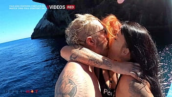 Preview 2 of Aunny Alika - Menage no barco com Dread Hot,  Alemao e Oriental Vip - Dread Hot