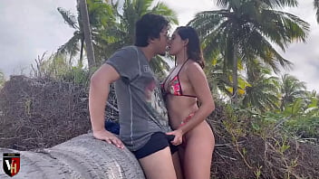 Preview 3 of Vera J - Traindo Marido na Praia