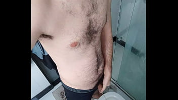Preview 2 of Public Scat Sex - Peludo dando aquela MIJADA
