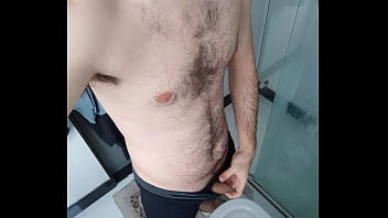Preview 1 of Public Scat Sex - Peludo dando aquela MIJADA