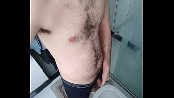 Preview 4 of Public Scat Sex - Peludo dando aquela MIJADA