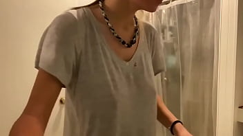 Preview 1 of Romanian Mature Webcam - Mira como se ba&ntilde_a esta tetona