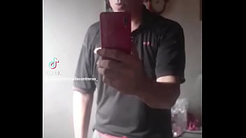 Preview 2 of Senora Mamando - Marcandose la verga en el pantalon