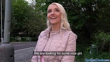 Preview 1 of Sax Video Poron - Blonde 25yo cutie gives blowjob to his huge dick in public