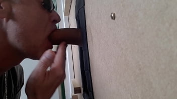 Preview 1 of Fucking Killing - deepthroat gloryhole