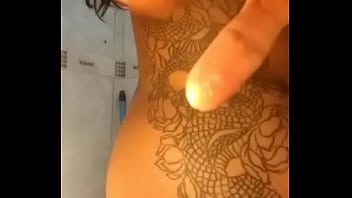 Preview 4 of Popping Pussy Porn - PUTINHA TATUADA MOLHADINHA NA CAM @ALICEMILGRAAU