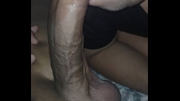 Preview 1 of Fat Mature Swimsuit - Novinho maconheiro sendo mamado pelo coroa