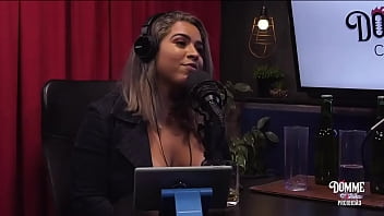 Preview 1 of Her Friends Watch - MIA LINZ - DOMMECAST PESAD&Atilde_O COM VICT&Oacute_RIA DIAS #1