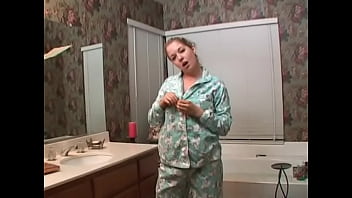 Preview 1 of Pakistani Girl And Boy Sexy - Lusty blonde babe masturbates in the bathroom