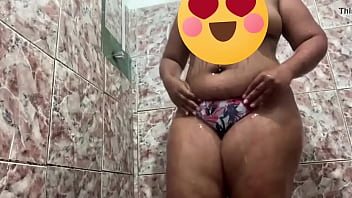 Preview 2 of Arebi Sexy - tirei a calcinha no banho