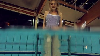 Preview 1 of 10 Years Gents Sex Video 25 Girl - Blue dressed Duna Bultihalo with big tits in the pool
