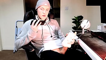 Preview 2 of Barzzers Porn - Masturbating While On The Phone With Girl