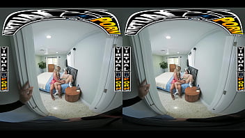 Preview 1 of Satish Kumar - VIRTUALPORN.COM - Stepmom Sex Tutorial With Lolly Dames And Teen Honey Hayes
