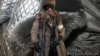 Preview 2 of Wwwwwxxxxs - BlackLeatherHands MIT DICKEN EXTENDER