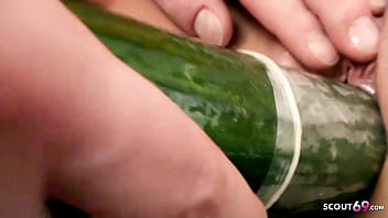 Preview 3 of Xxxabe - DEUTSCHE HURE KADA VON FREIER MIT GURKE UND SCHWANZ GEFICKT